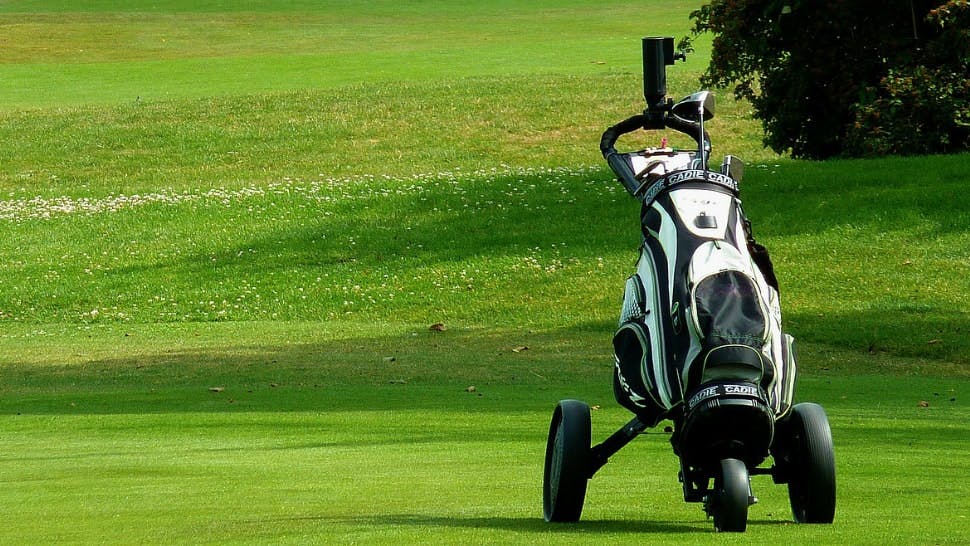 Auf die richtige Ausrüstung sollten Sie beim Golfen nicht verzichten.