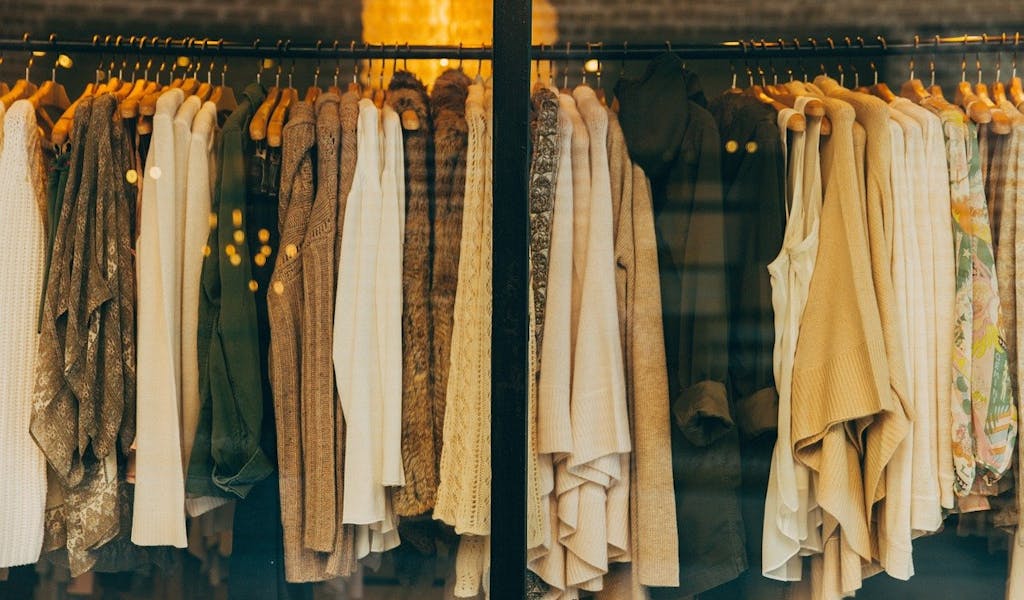 H&M-Filialen Kleidung im Schaufenster