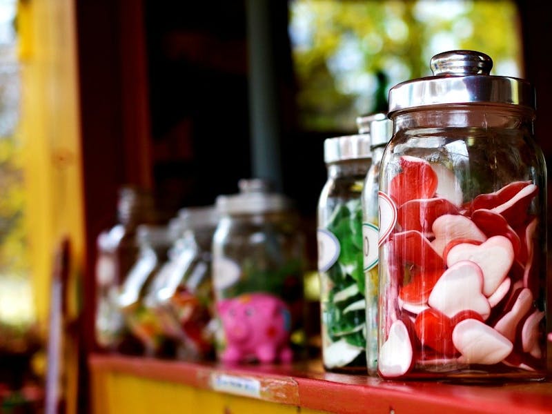 Bonbons in den Gläsern
