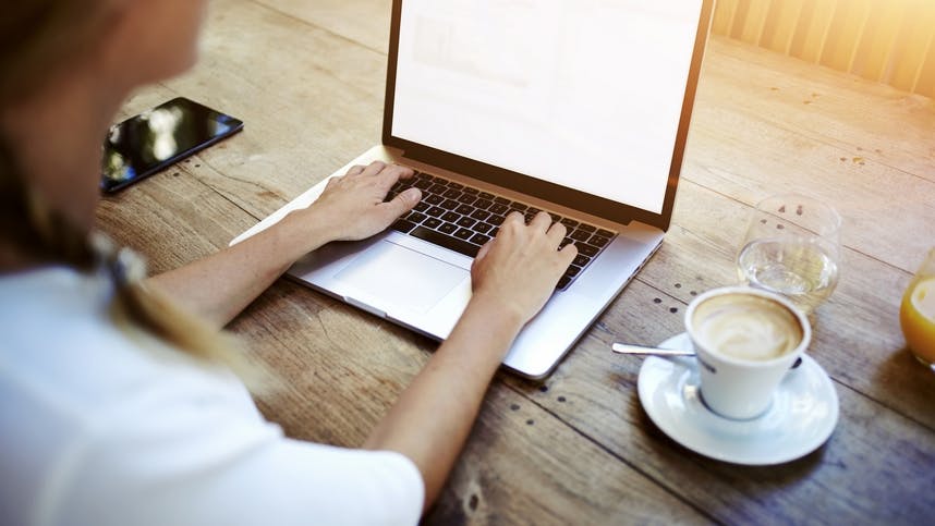 Werden Sie zum Designer und gestalten Sie individuelle Fotoartikel bei Vistaprint