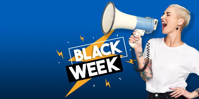 Die besten Angebote der Black Week Eine Frau mit einem Mikrophon und der Schriftzug "Black Week"