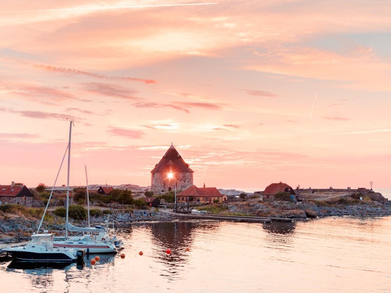 Ein Hafen von Frideriksö auf Bornholm bei Sonnenuntergang