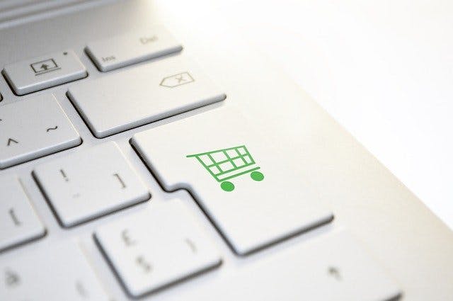 Tastatur mit Einkaufswagen-Symbol