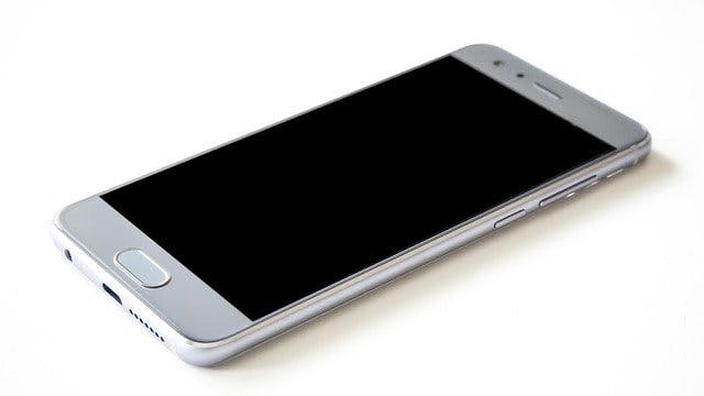 Weißes Honor Smartphone von HUAWEI