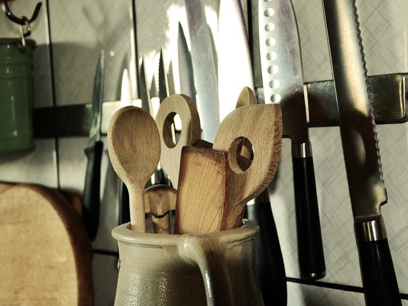Küchenmesser mit Kochlöffel