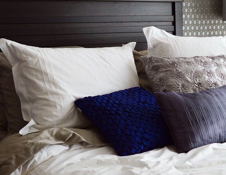GALERIA Bettwäsche und Heimtextilien Bett mit Kopfkissen und Bettwäsche