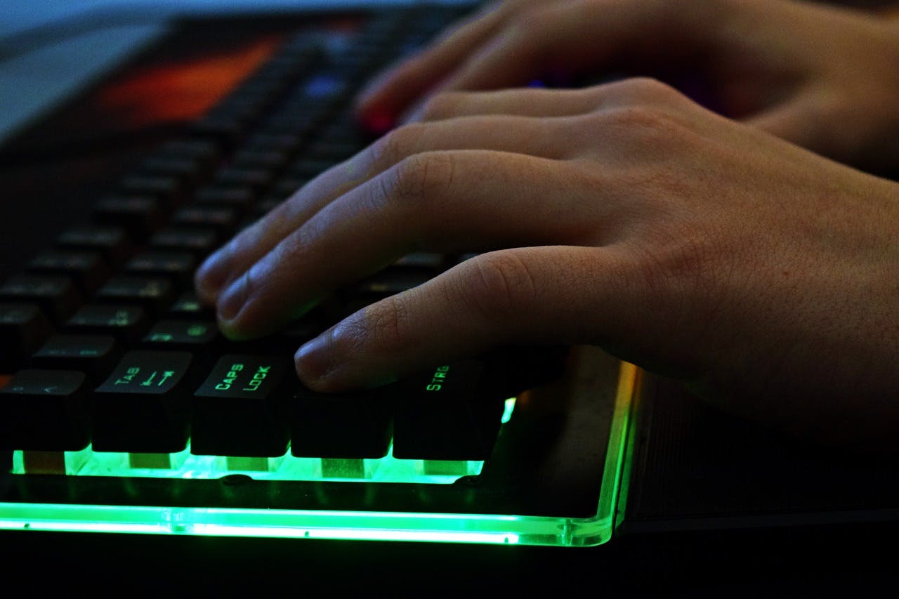 Logitech G Gutschein grün beleuchtete Gaming Tastatur