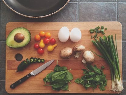 HelloFresh Kochboxen Gemüse schneiden