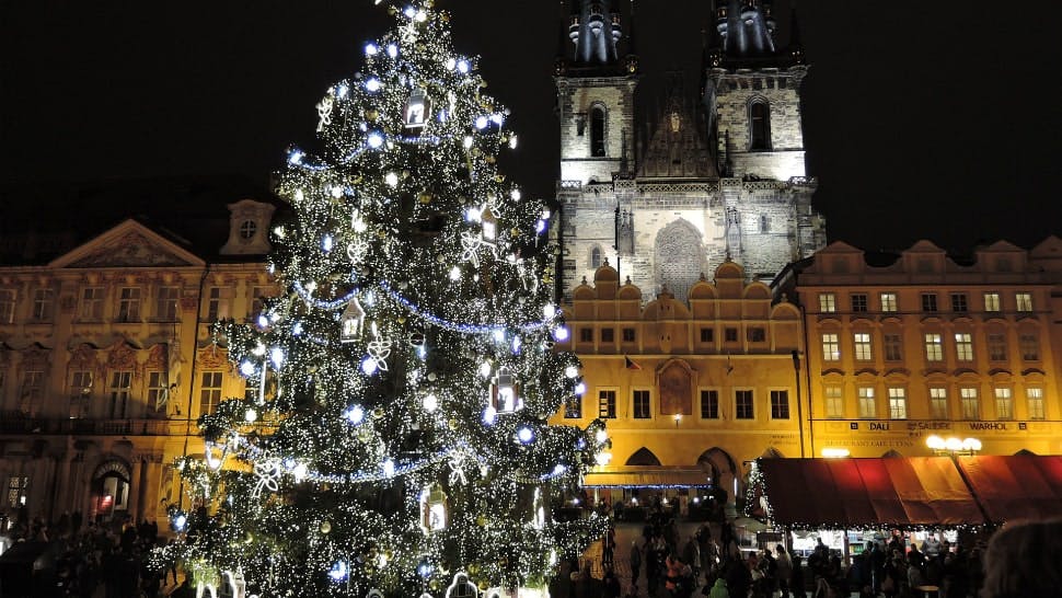 Weihnachtsmarkt am Platz des Friedens in Prag produkt bild