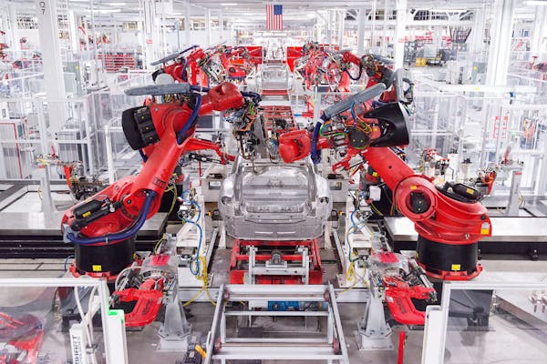 Model S Assembly Line / Tesla Factory / Fremont / California / 2013