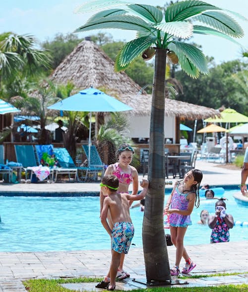 Kids at the Pool at Splash RV Resort