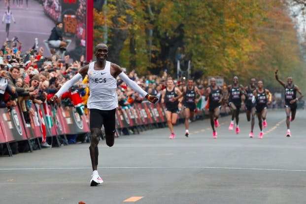 Eliud Kipchoge beating the word record