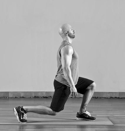 man performing proper lunge form