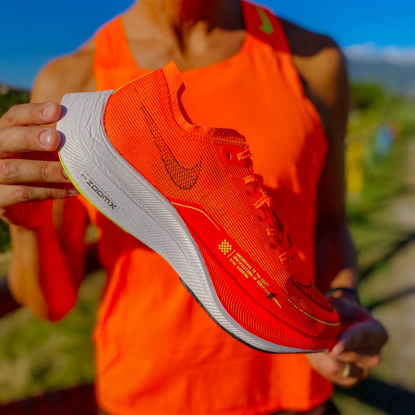 Justicia Más bien colateral REVIEW: Nike ZoomX Vaporfly Next% 2 | The Running Hub | SportsShoes.com