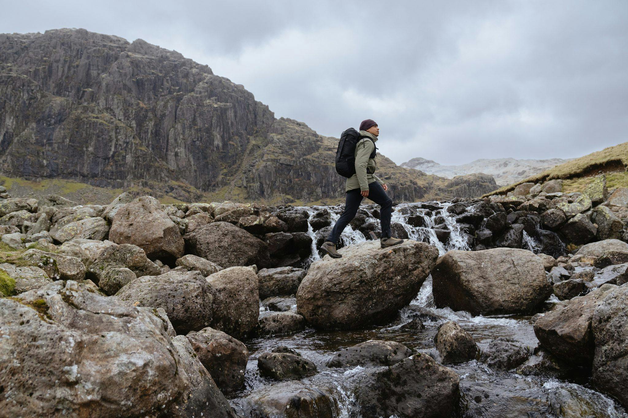 montane-winter-hiking