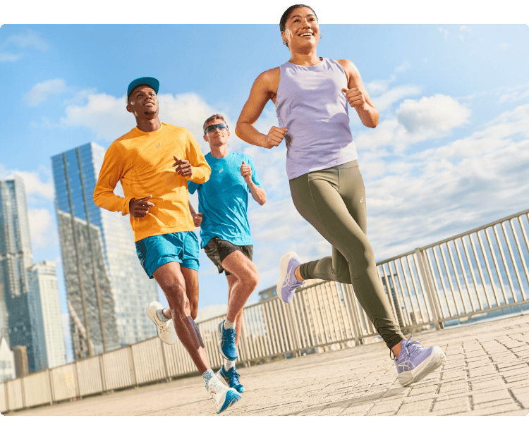 An athlete running on asphalt in the ASICS GEL-CUMULUS 28, showcasing the shoe's energetic FF BLAST™ MAX cushioning and FLUIDRIDE™ outsole for smooth heel-to-toe transitions during daily road miles.