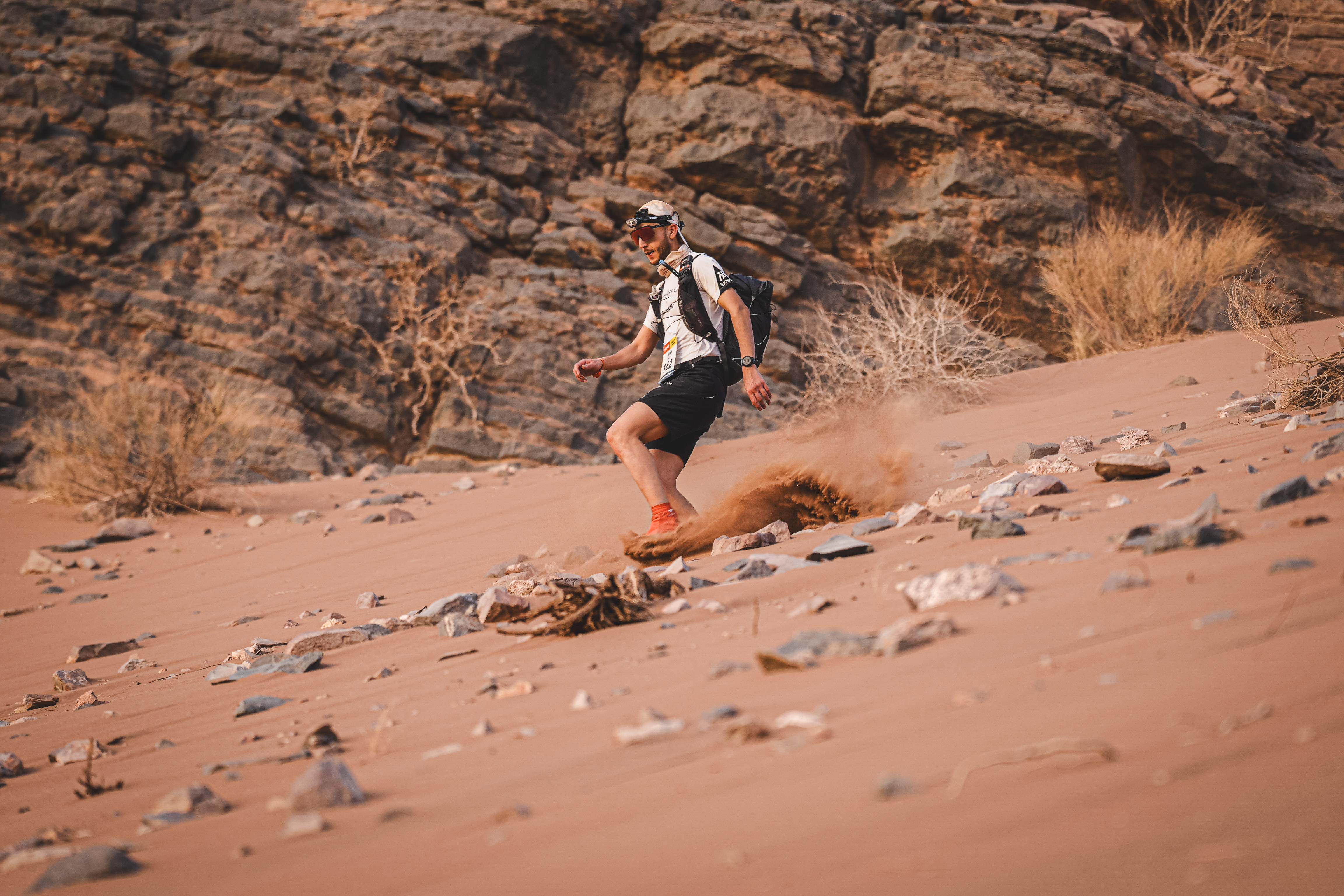 Samir, embajador de Sportsshoes, running en el desierto en la Maratón Des Sables