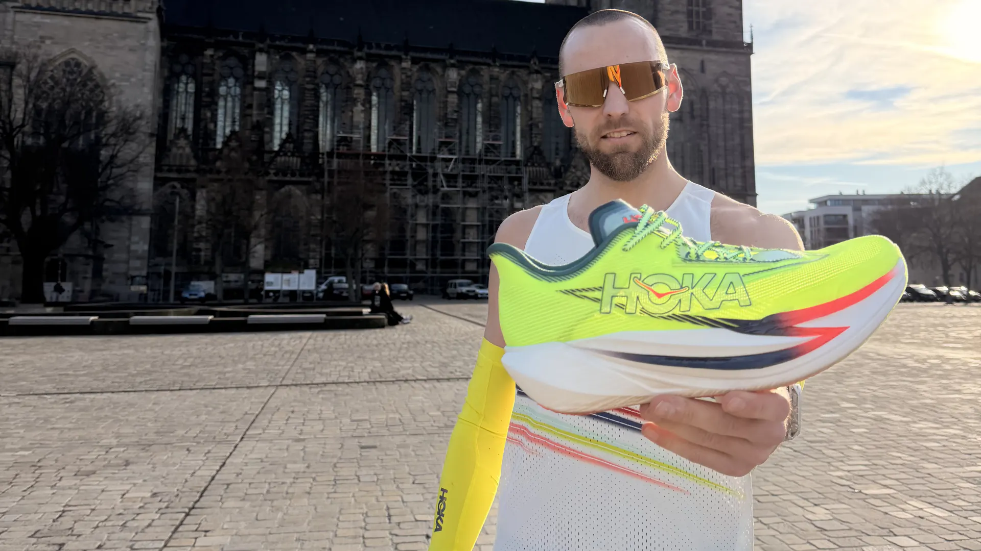 Runner con las zapatillas de running HOKA Cielo X1 3.0