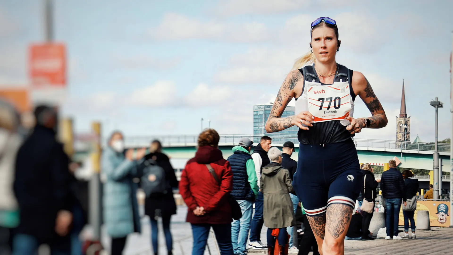 donna-che-corre-alla-maratona-di-Amburgo