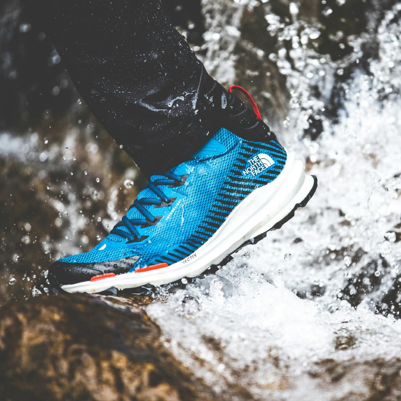 article10-the-north-face-sportsshoes-discover-your-trails-komoot-collection-malham