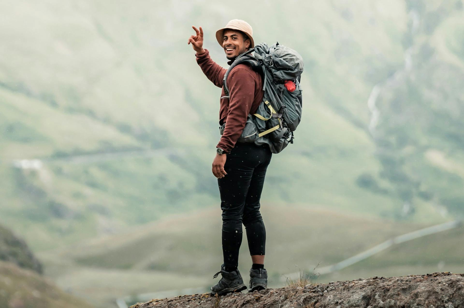 muslim-hikers-the-roaches-peak-district-hiking-the-north-face-sportsshoes