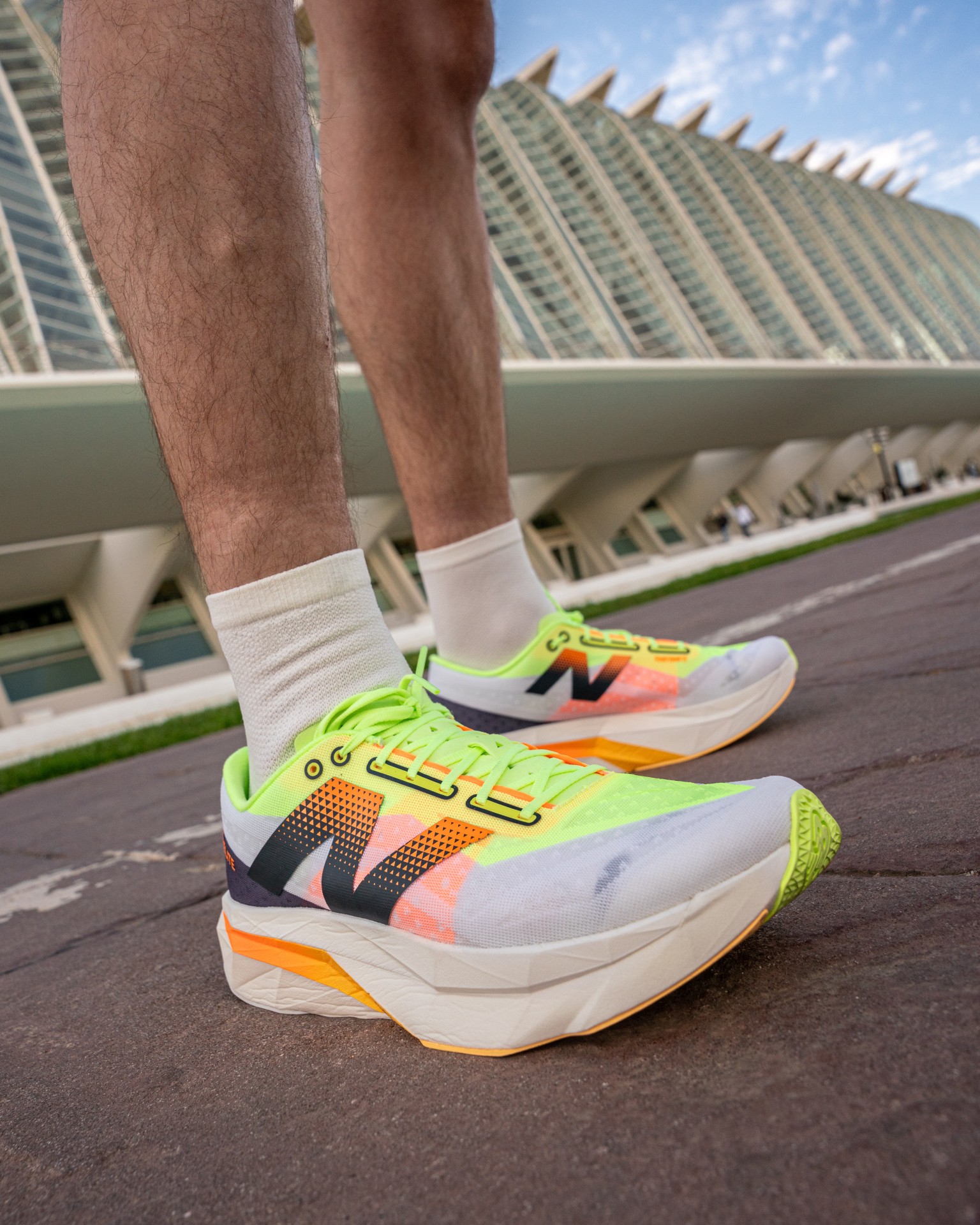 FIRST LOOK: New Balance Fuelcell SC Elite v4 | The Running Hub