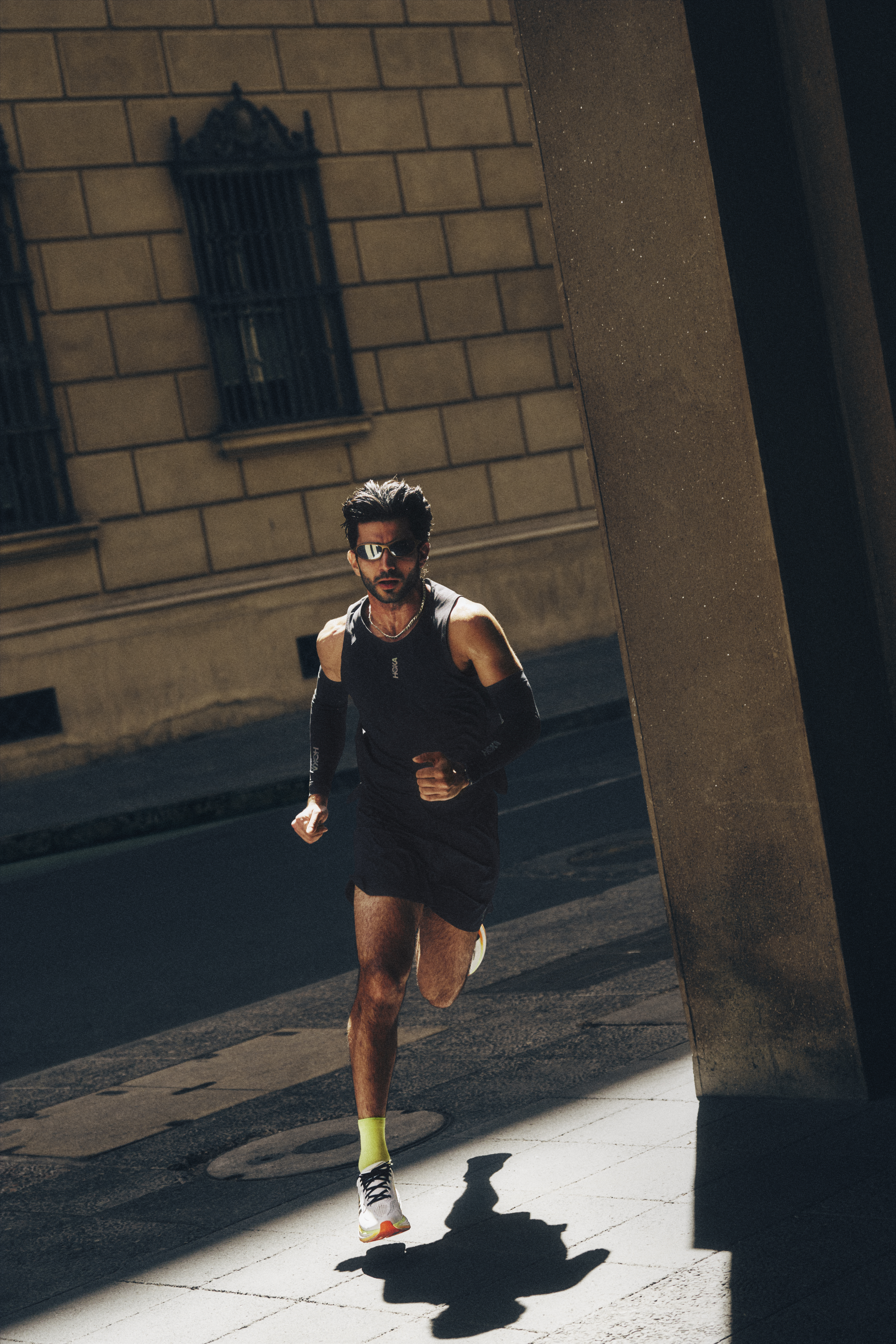 Mens road running shoes 