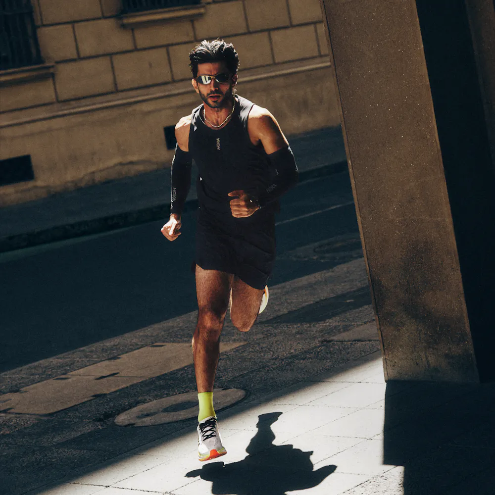 Mens road running shoes