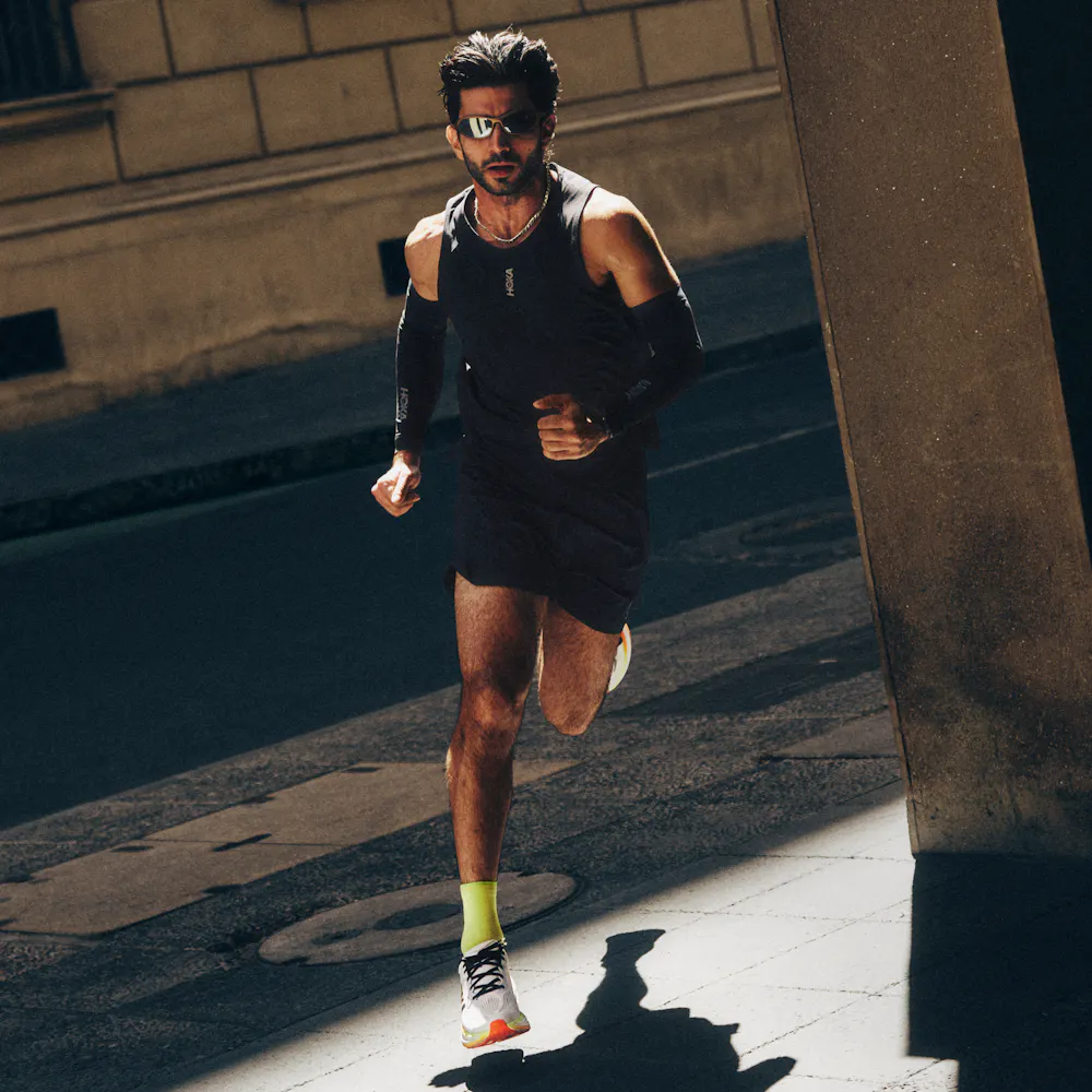 Mens road running shoes