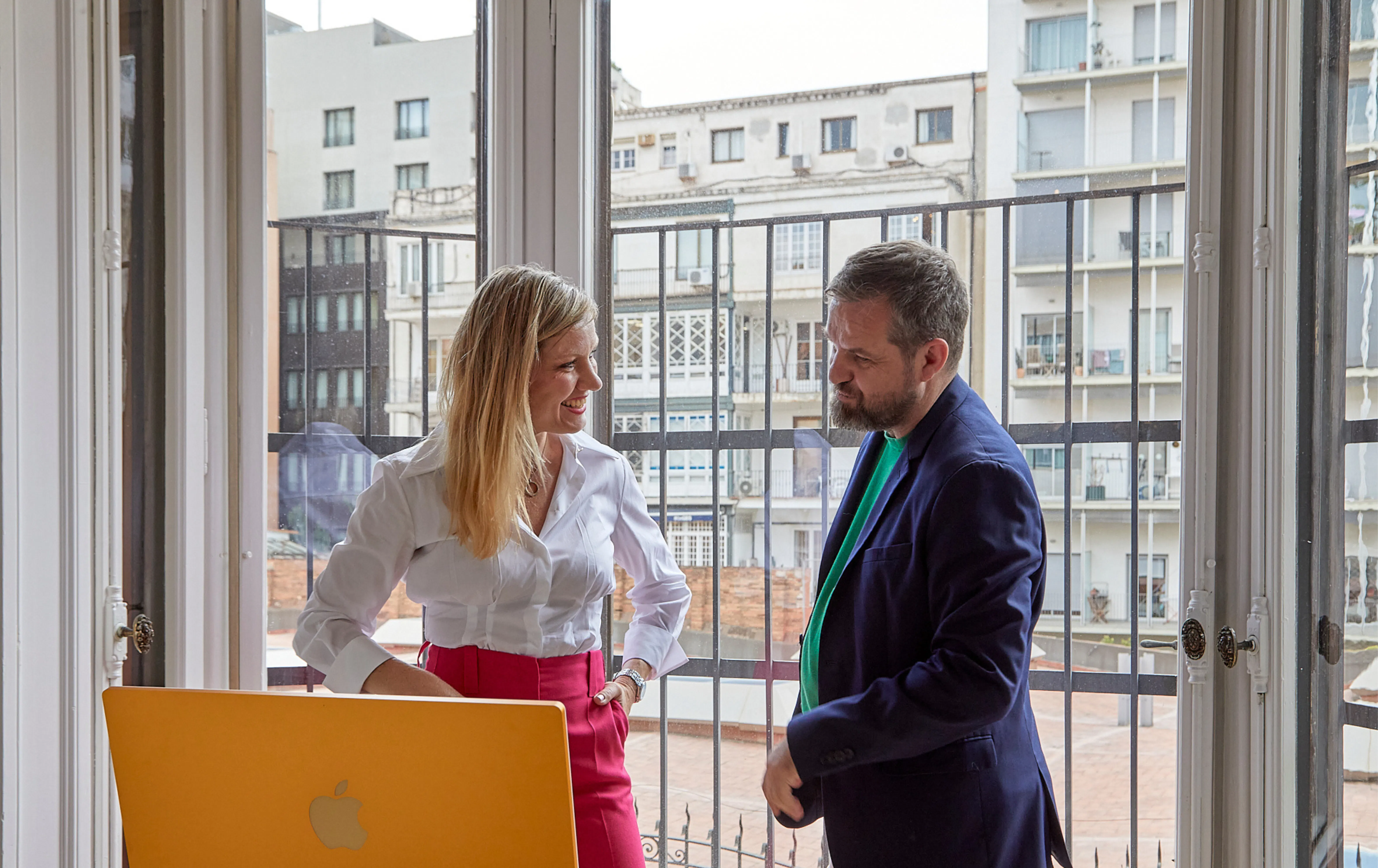 Linda from MySpot Barcelona providing a personalized property consultation to an international client in a Barcelona neighborhood.