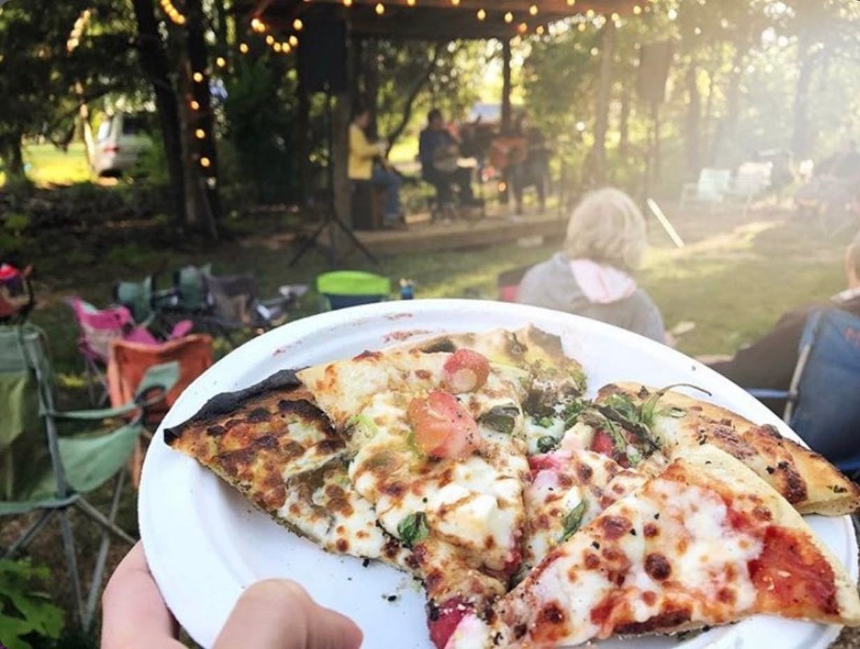 You Have To Visit This Missouri Farm That Serves Up WoodFired Pizzas
