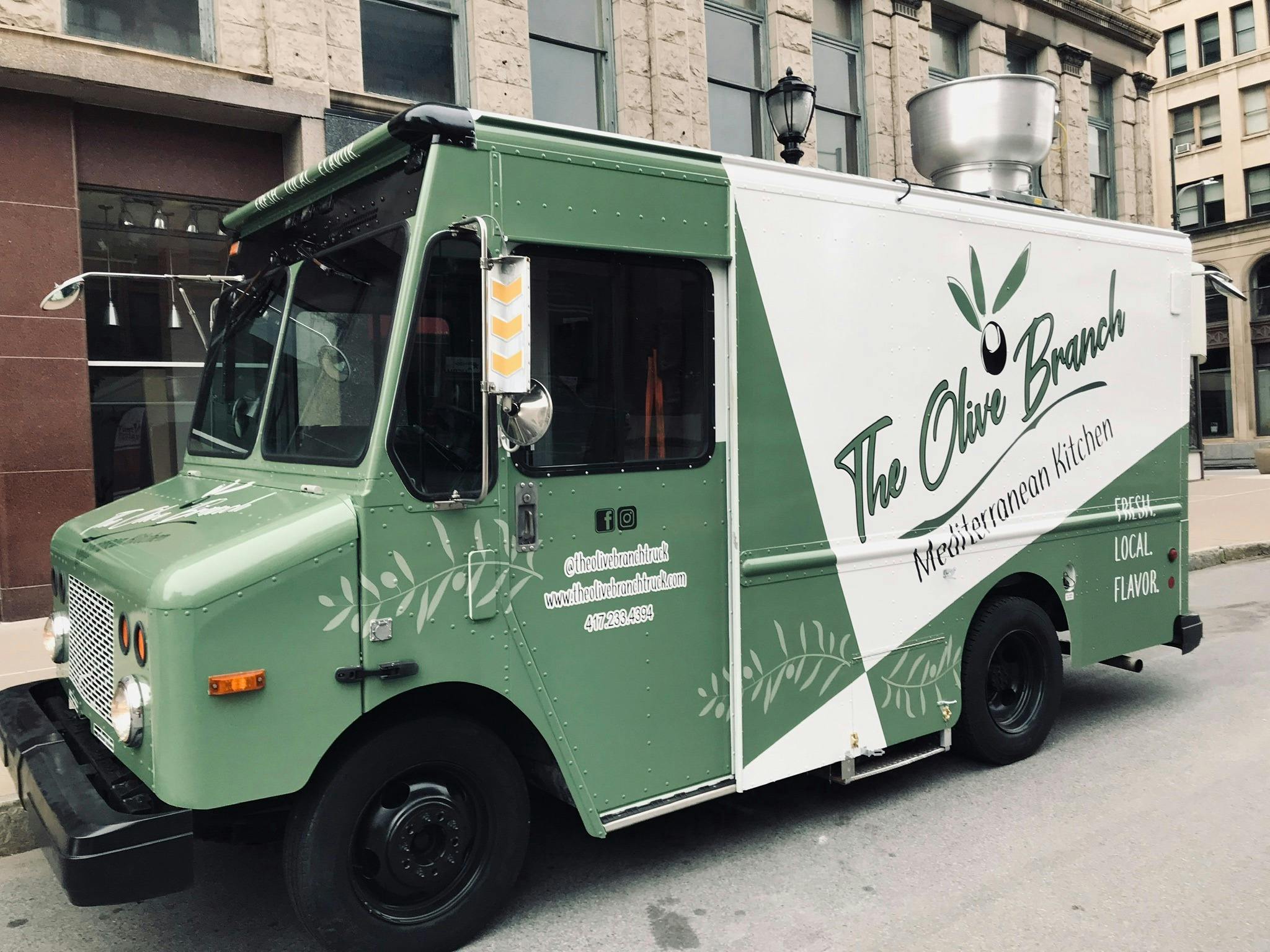 Chow Down At These Food Trucks At The Route 66 Food Truck Park