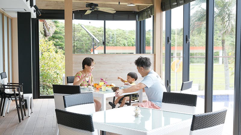 レストラン「コーラルブルー」