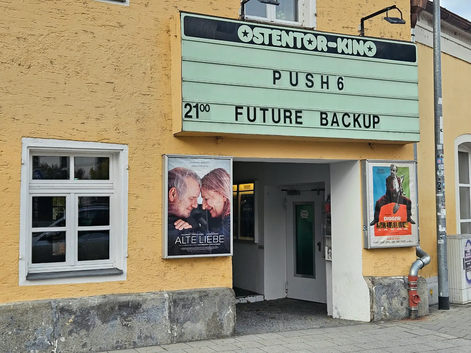 Ostentorkino von Außen