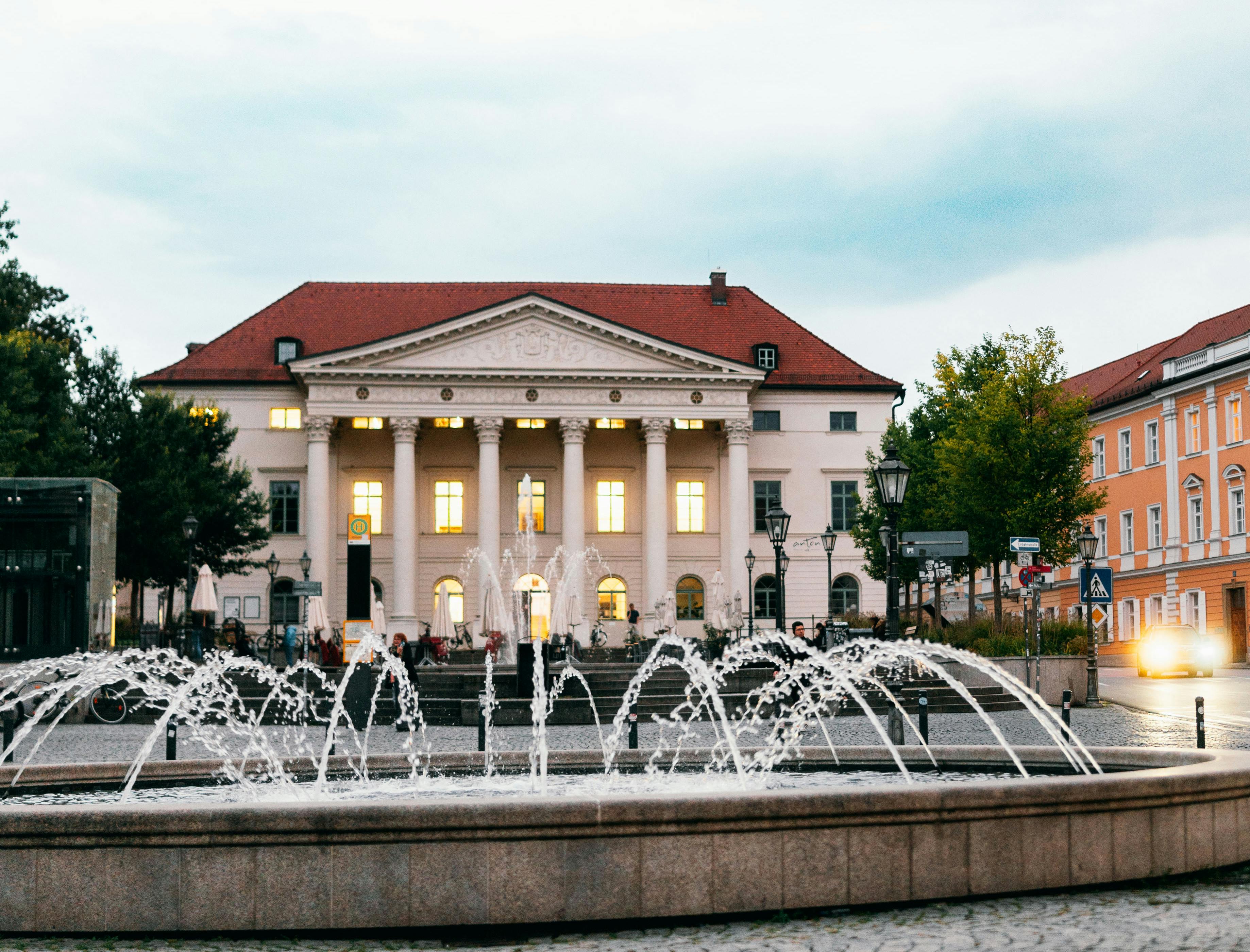 Der untere Brunnen am Bismarckplatz in Regensburg