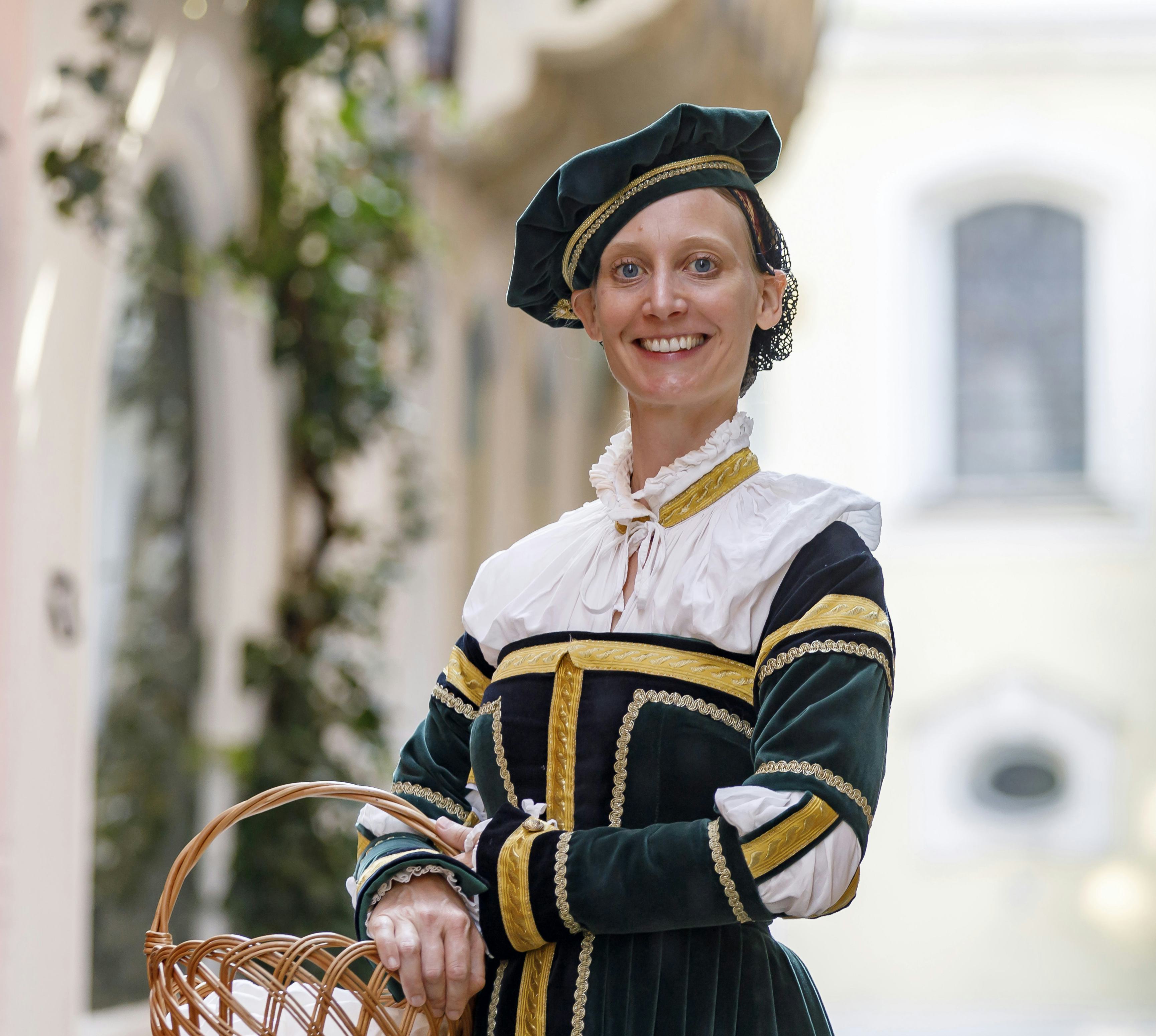 Schauspielerin im Barbara Blomberg Kostüm