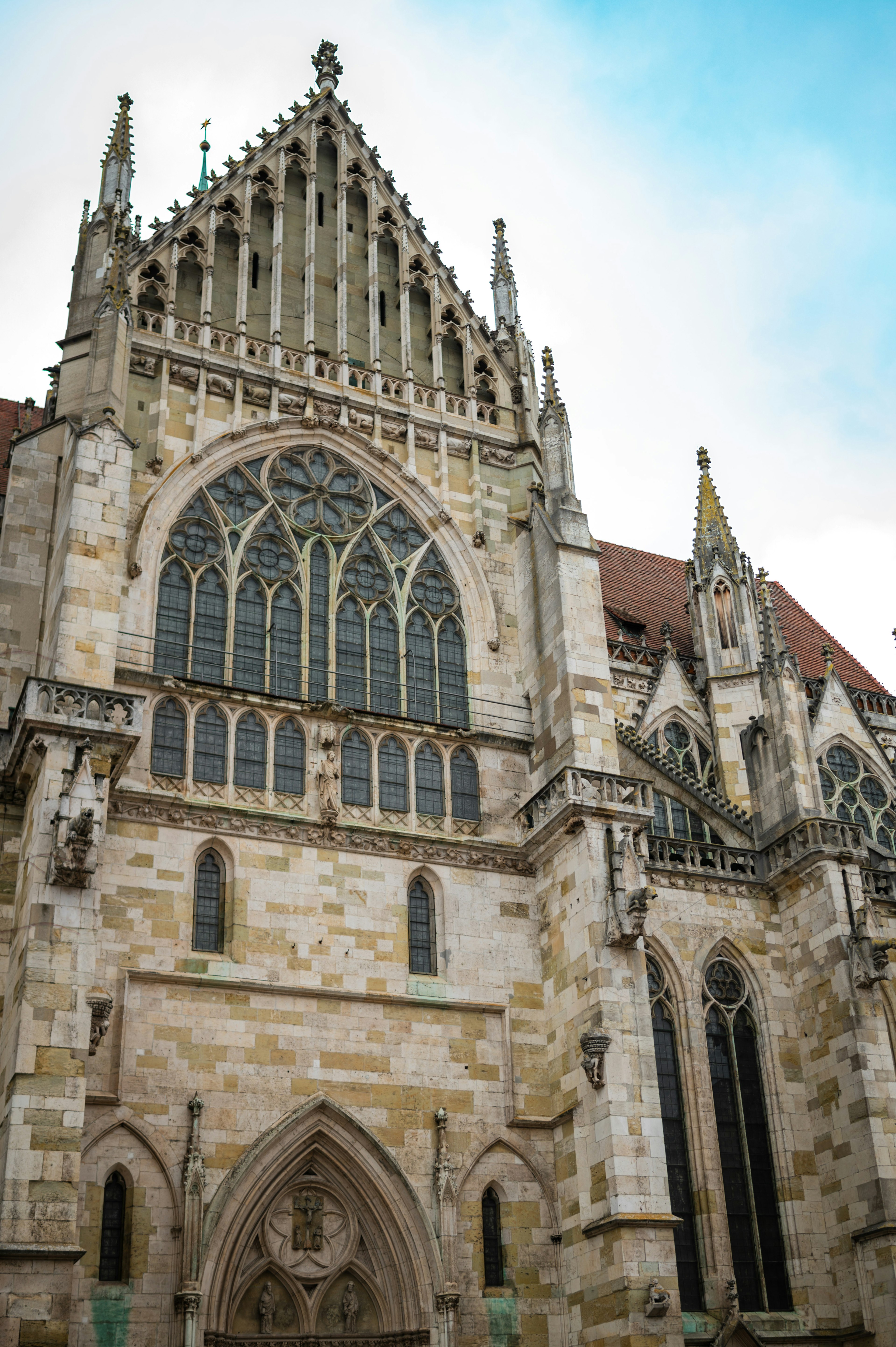 Der Dom St. Peter von der Seite