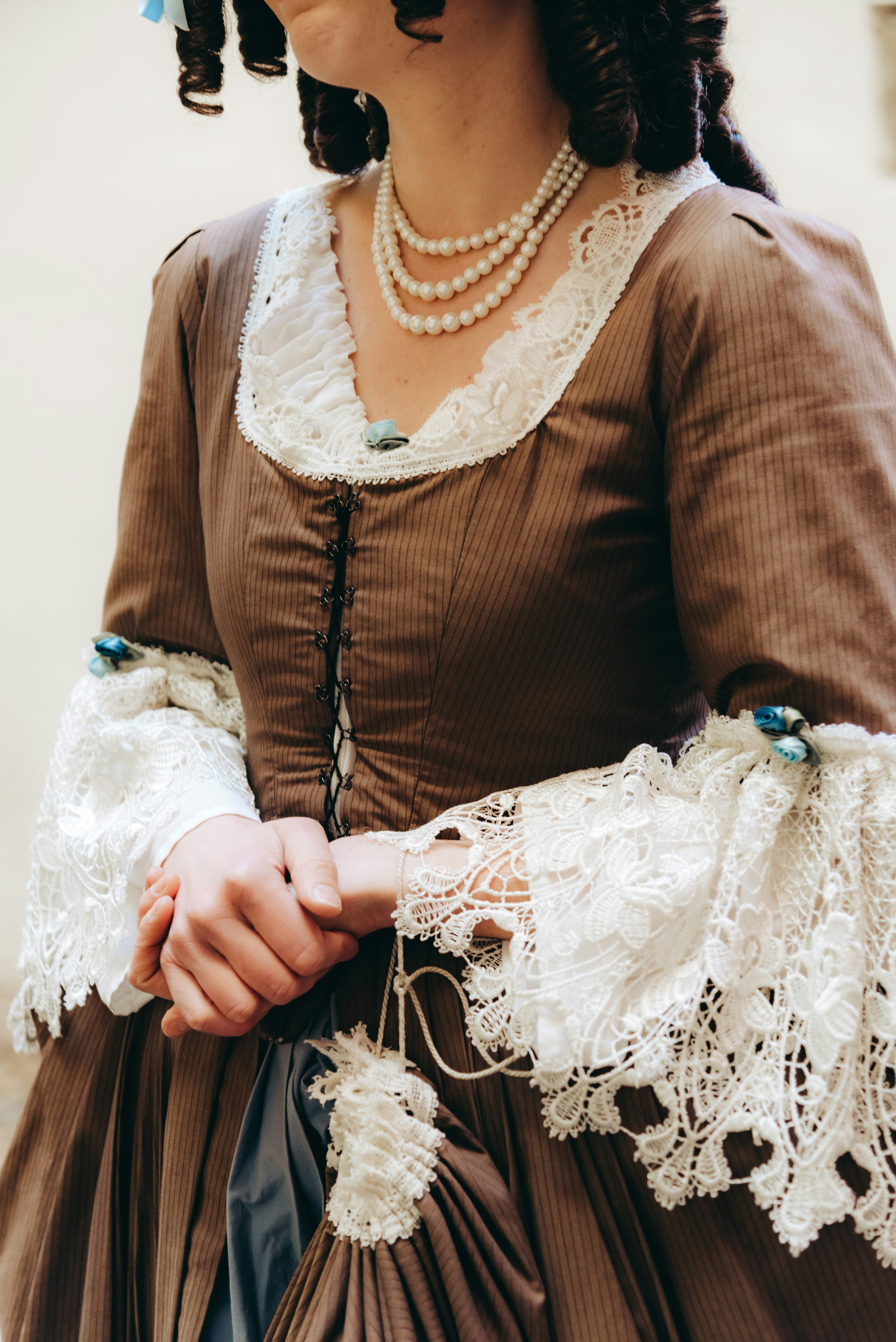 Detailaufnahme Schauspielerin bei der Führung
