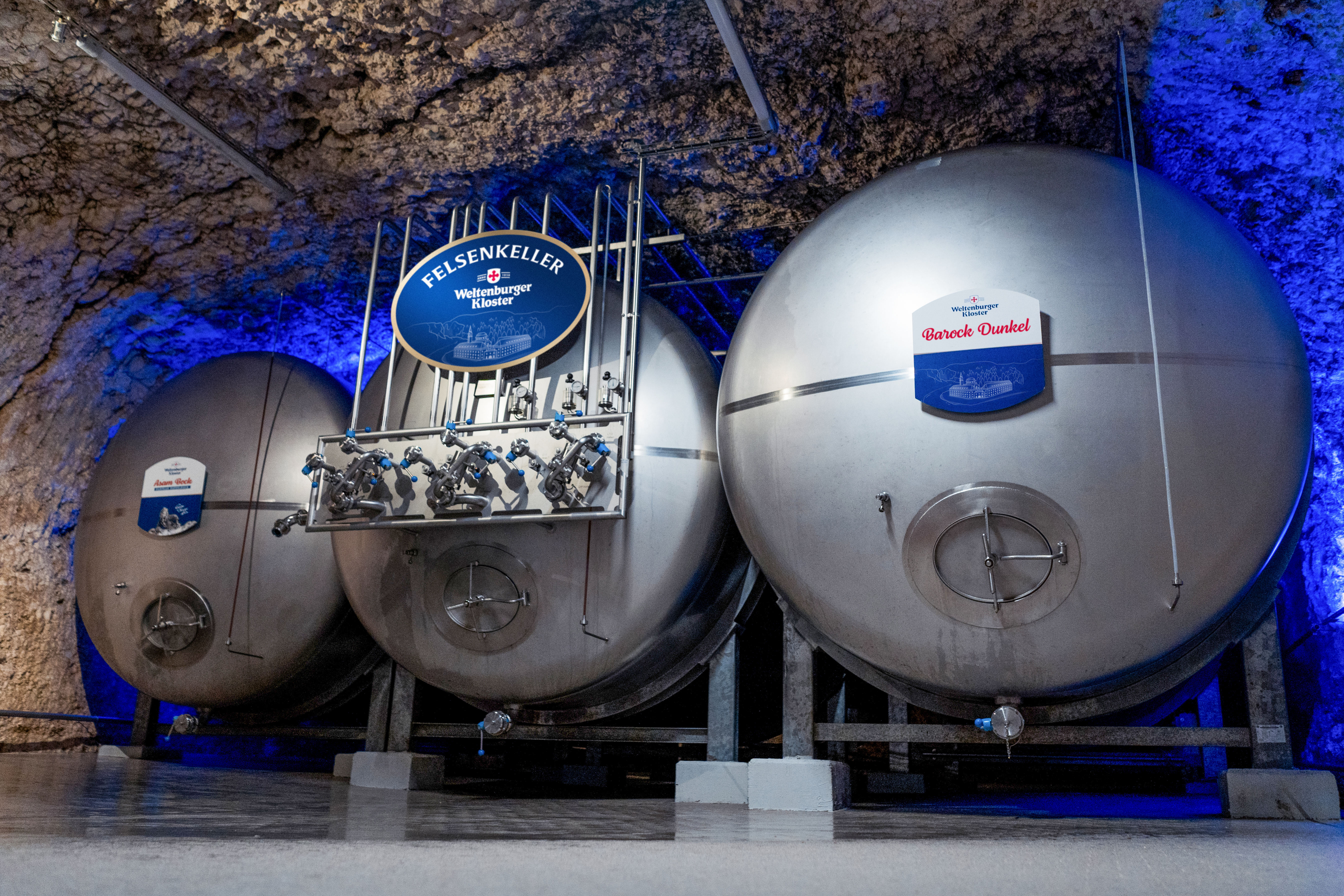 Tanks im Felsenkeller der Brauerei in Weltenburg