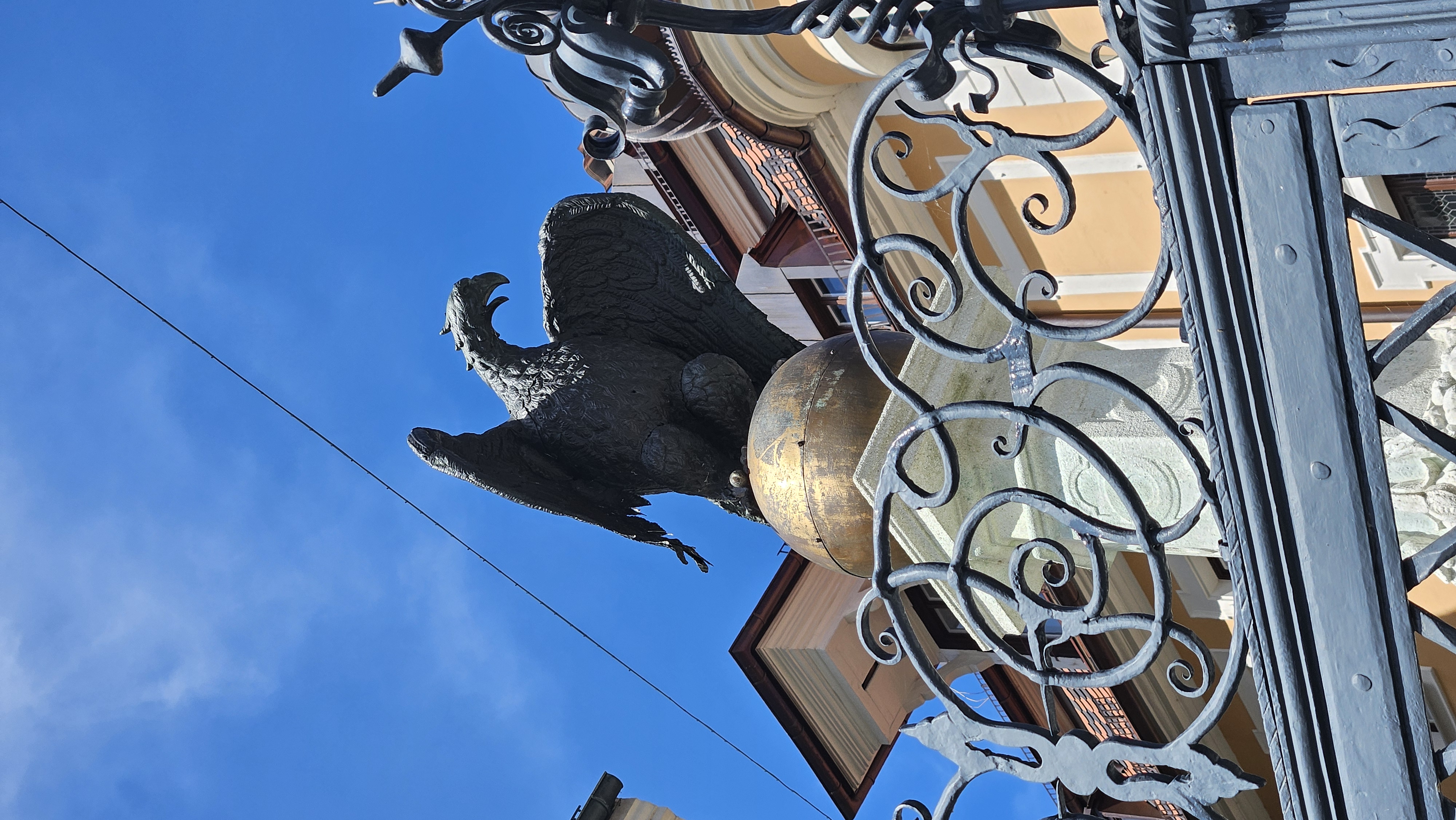 Adlerabbildung am Brunnen am Dom