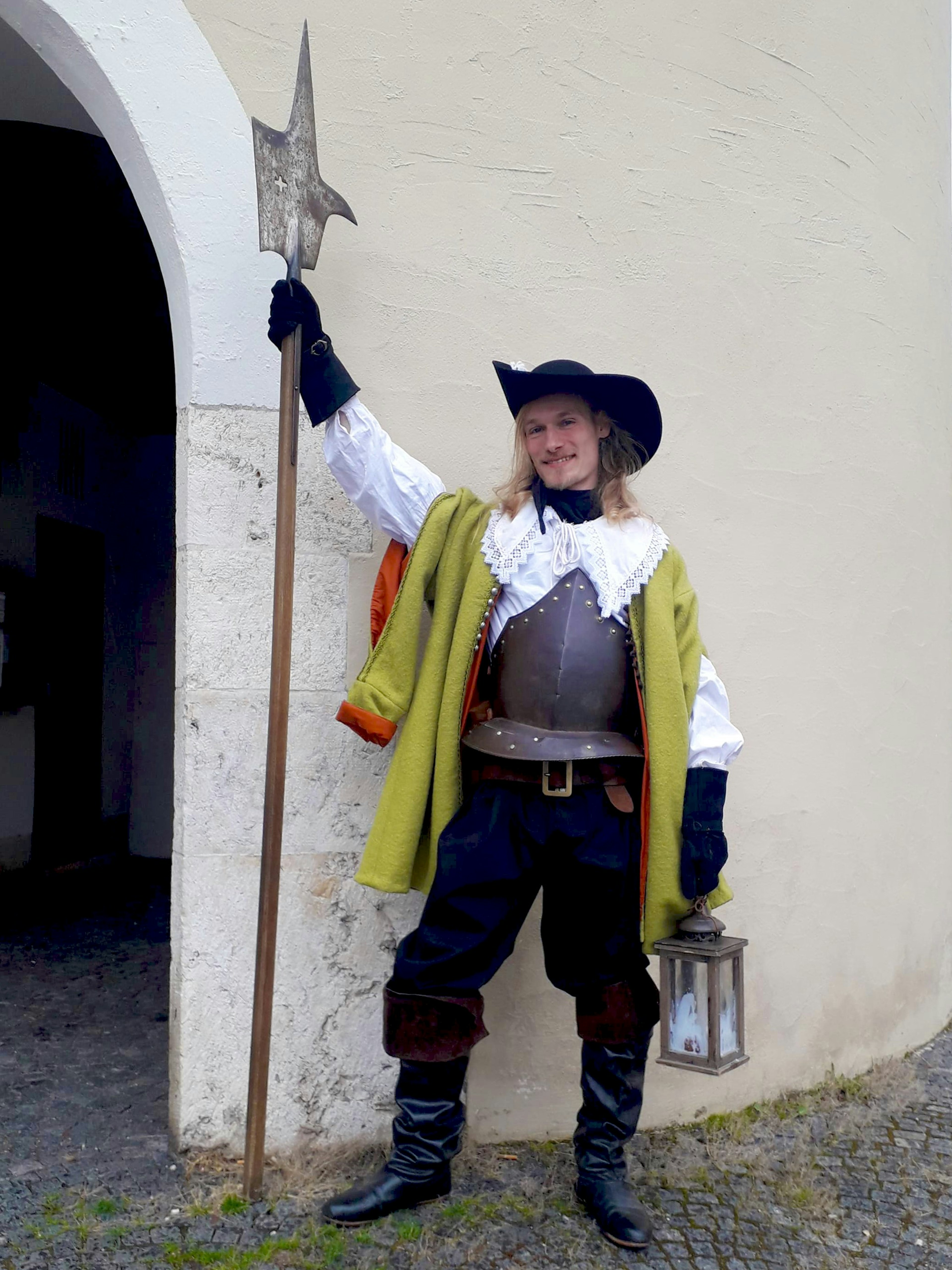 Schauspieler im Stadtwachenkostüm