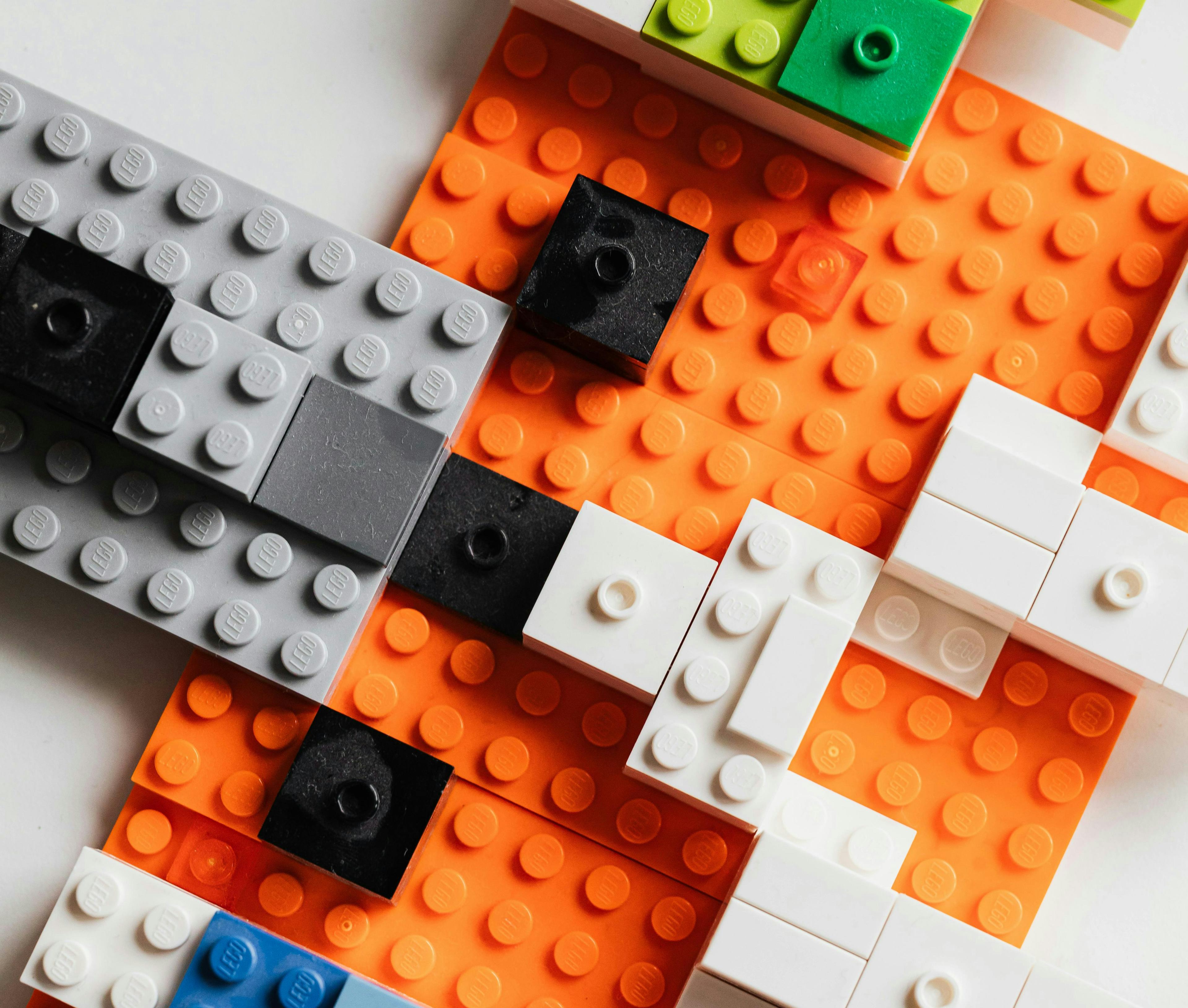 Lego Bausteine in unterschiedlichen Farben