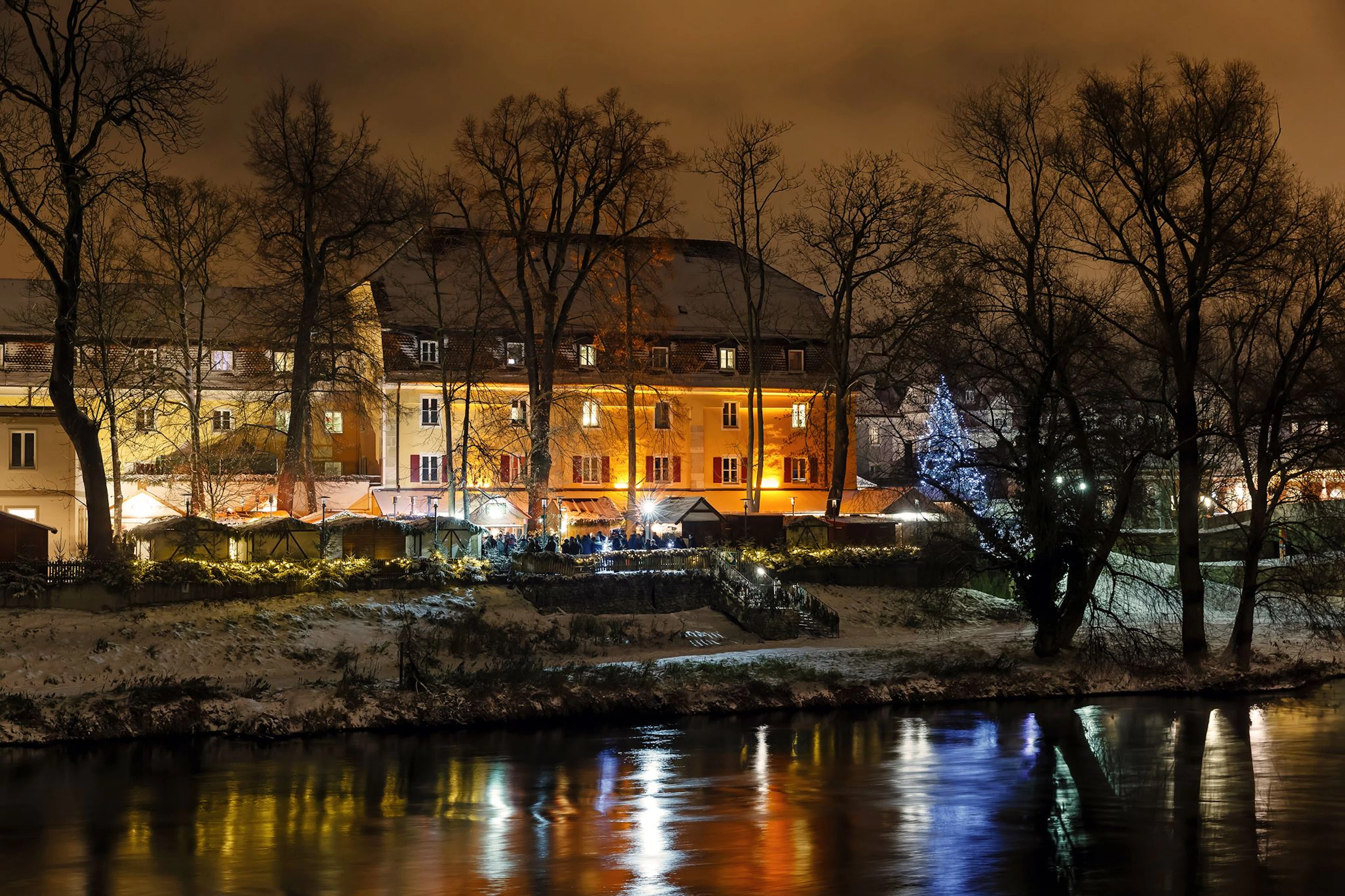 Weihnachtsmarkt im Spitalgarten in Regensburg