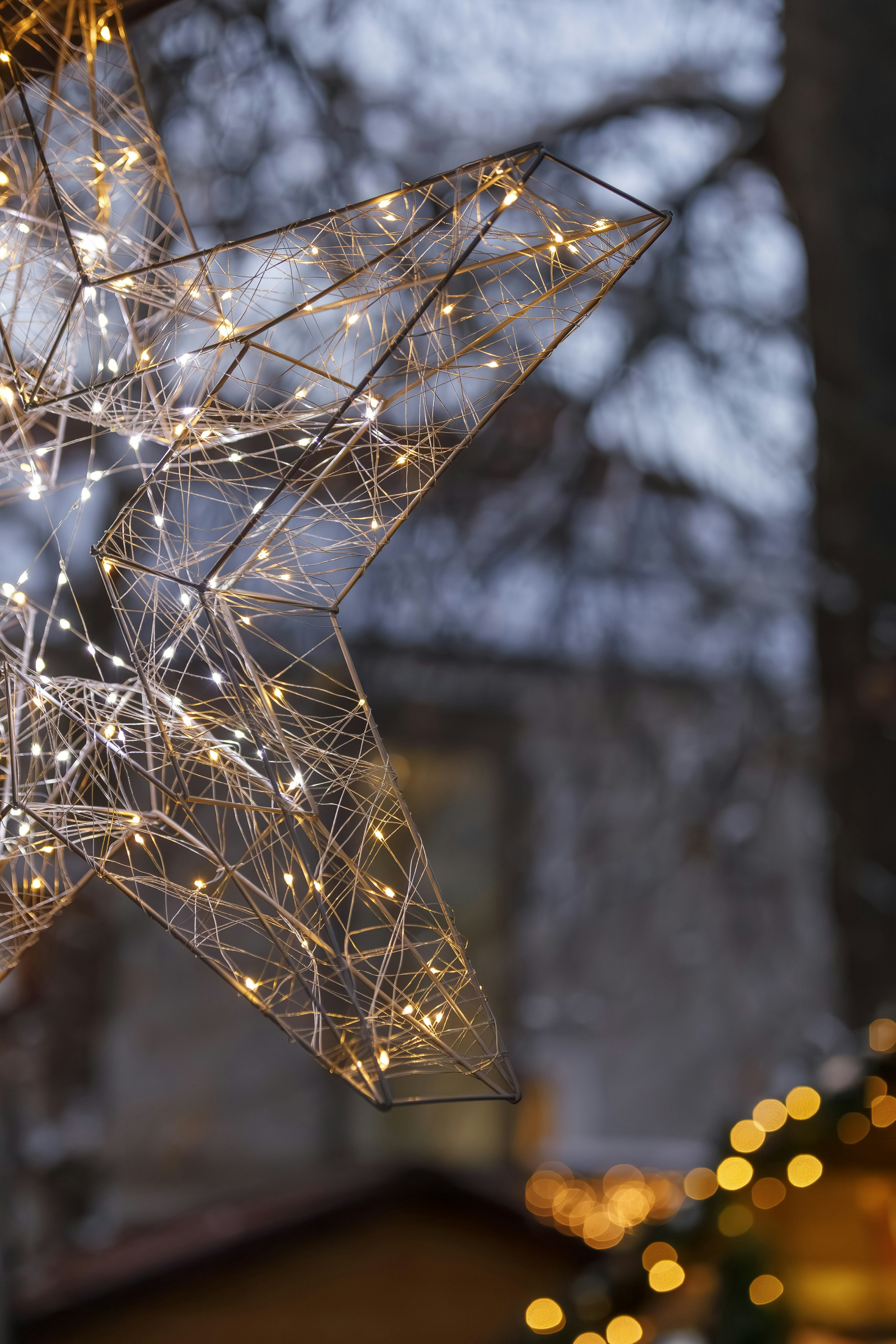 Lichterstern aus Draht am Adventsmarkt