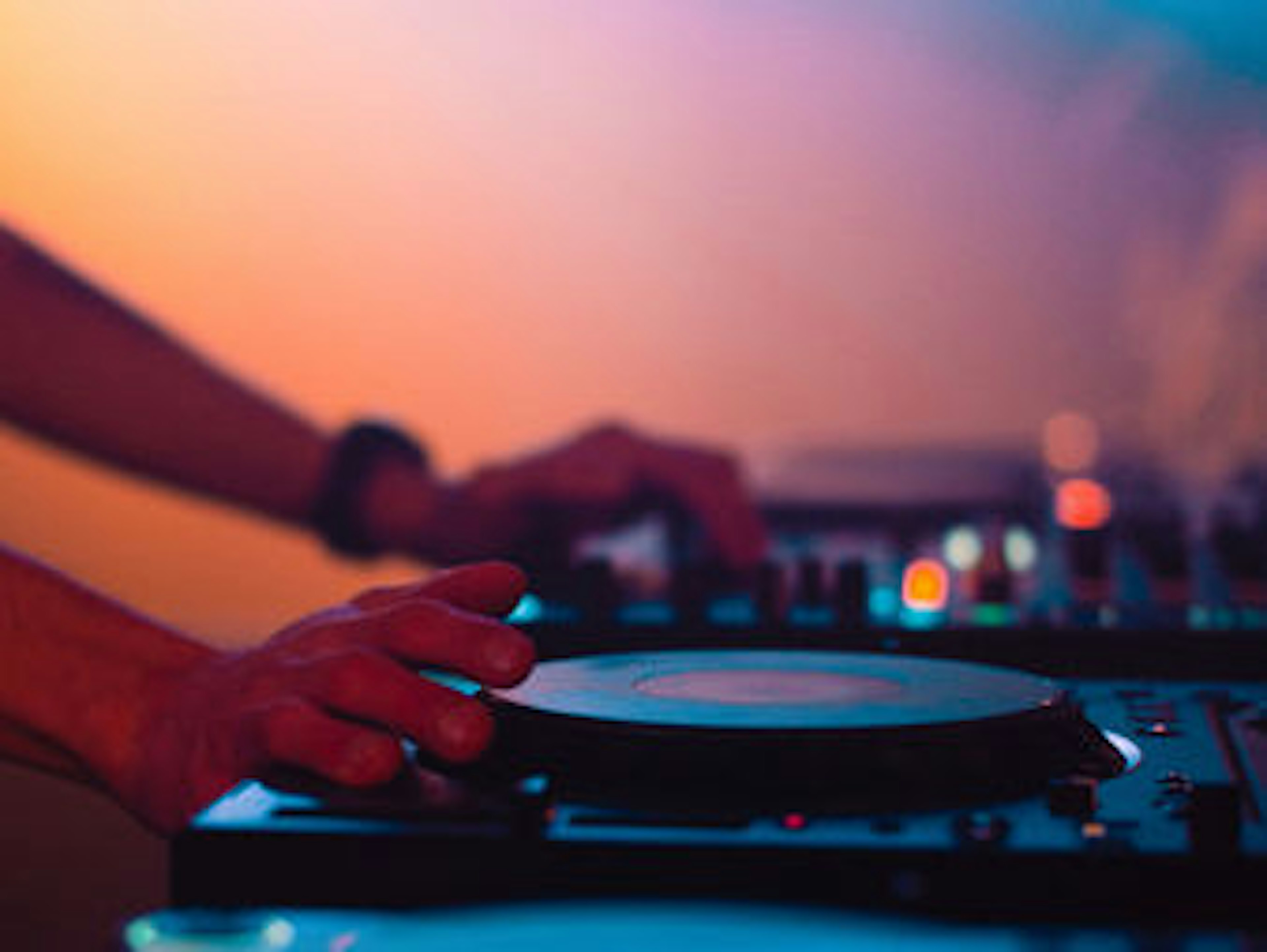 DJ Pult im Profil