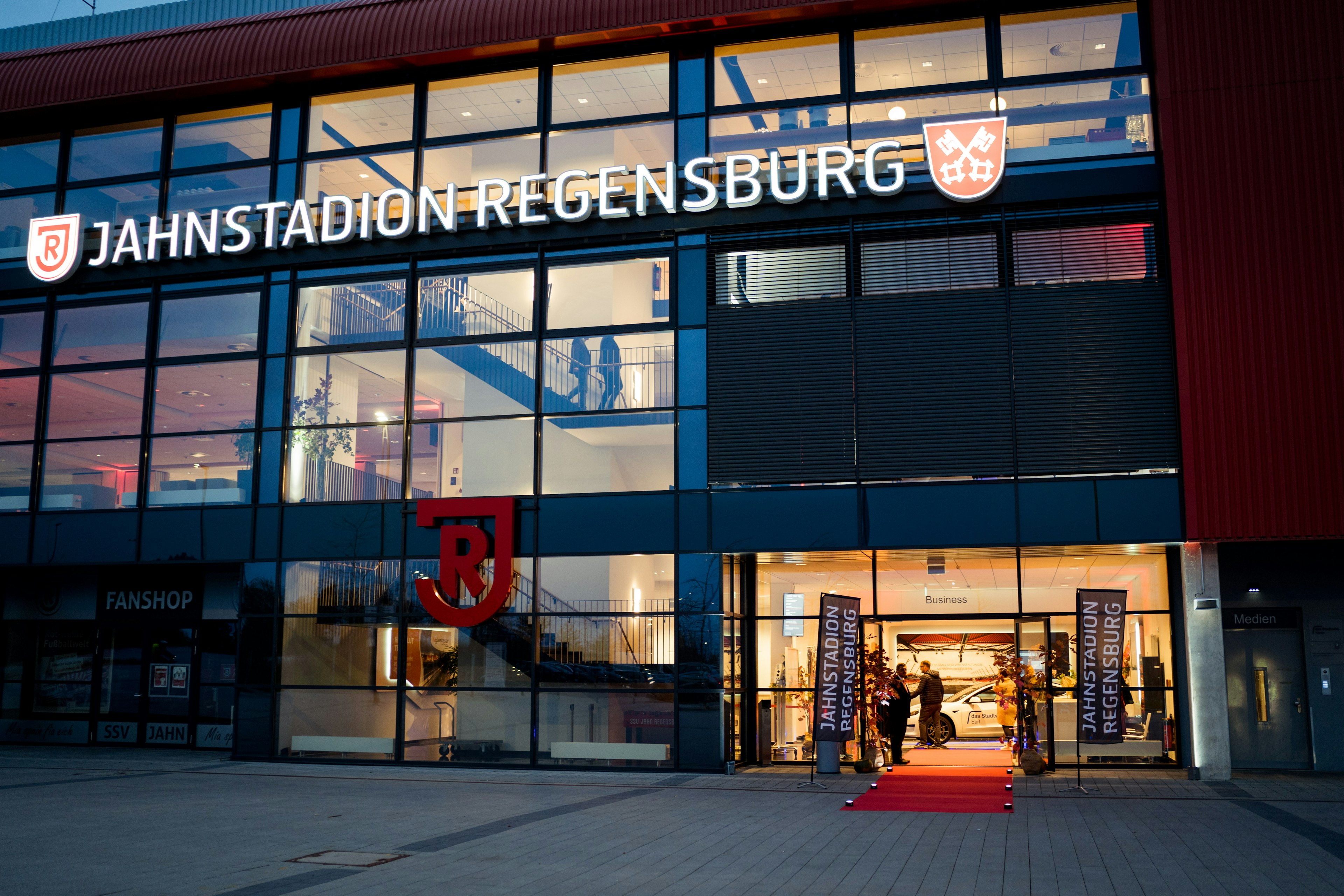 Der Eingang zur Eventlocation Jahnstadion Regensburg