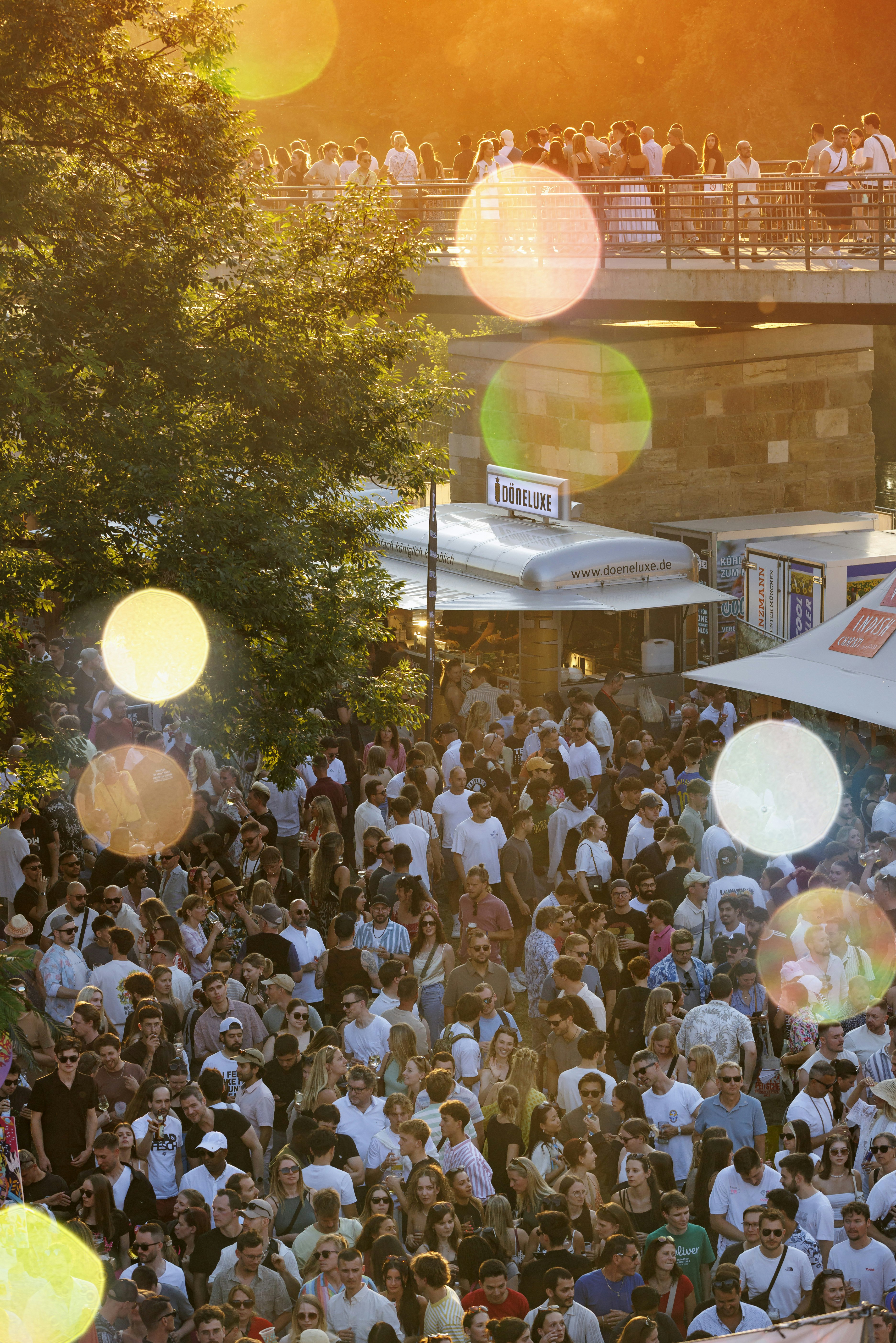 Jahninsel zur Abenddämmerung beim Bürgerfest 2025