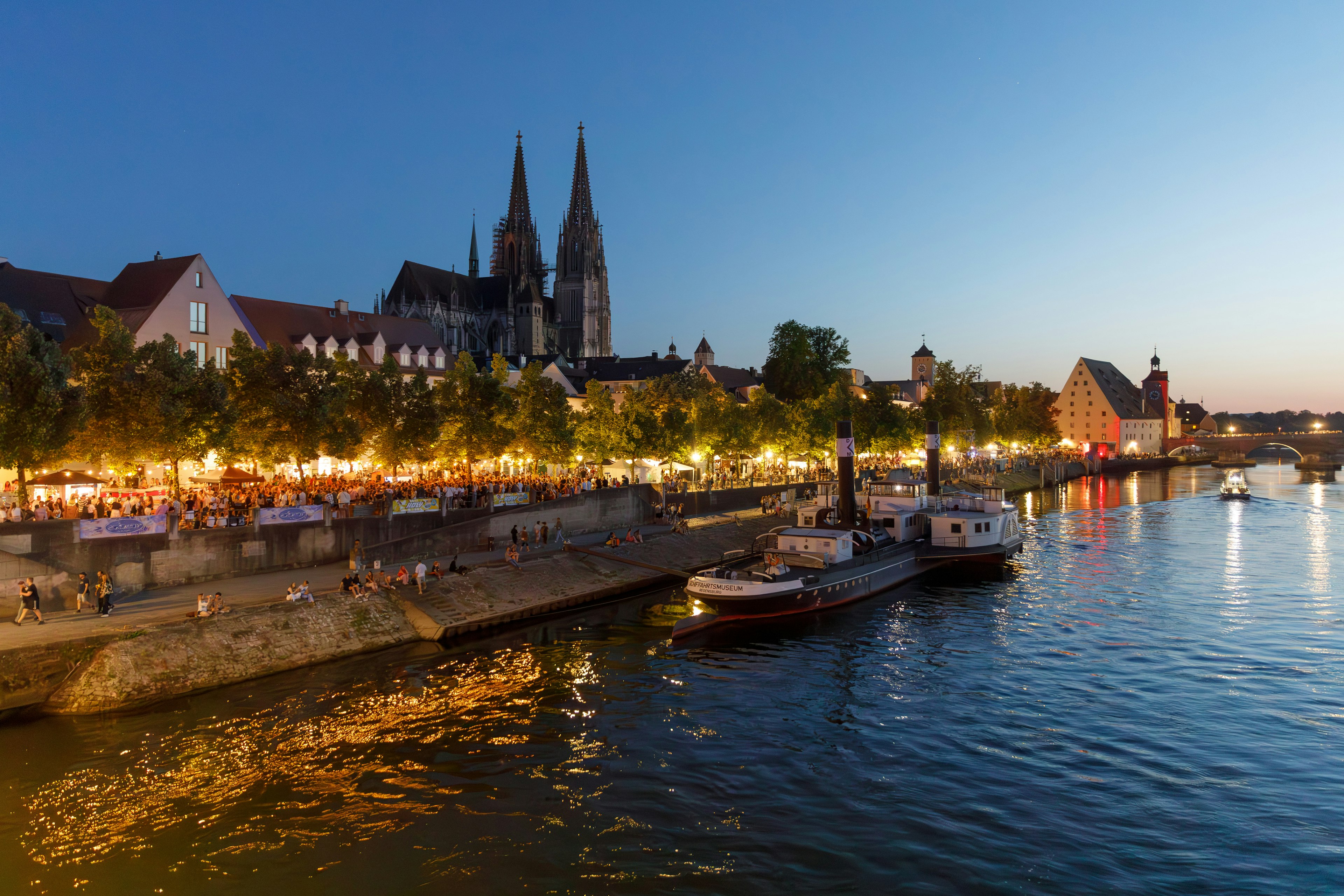 Blick auf die Thundorferstraße und den Dom am Bürgerfest 25 
