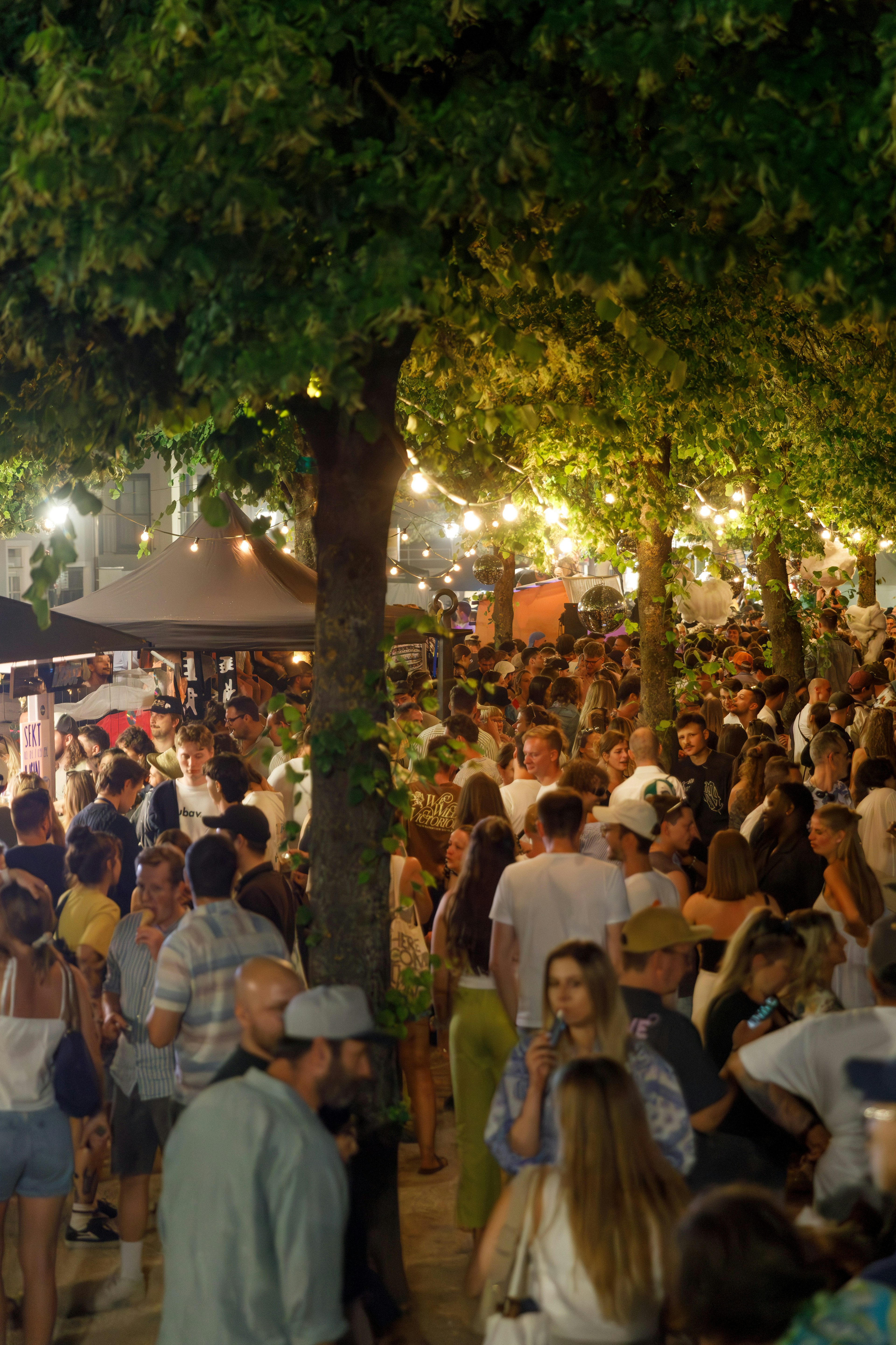 Menschen an der Schauerbühen am Bürgerfest 25 