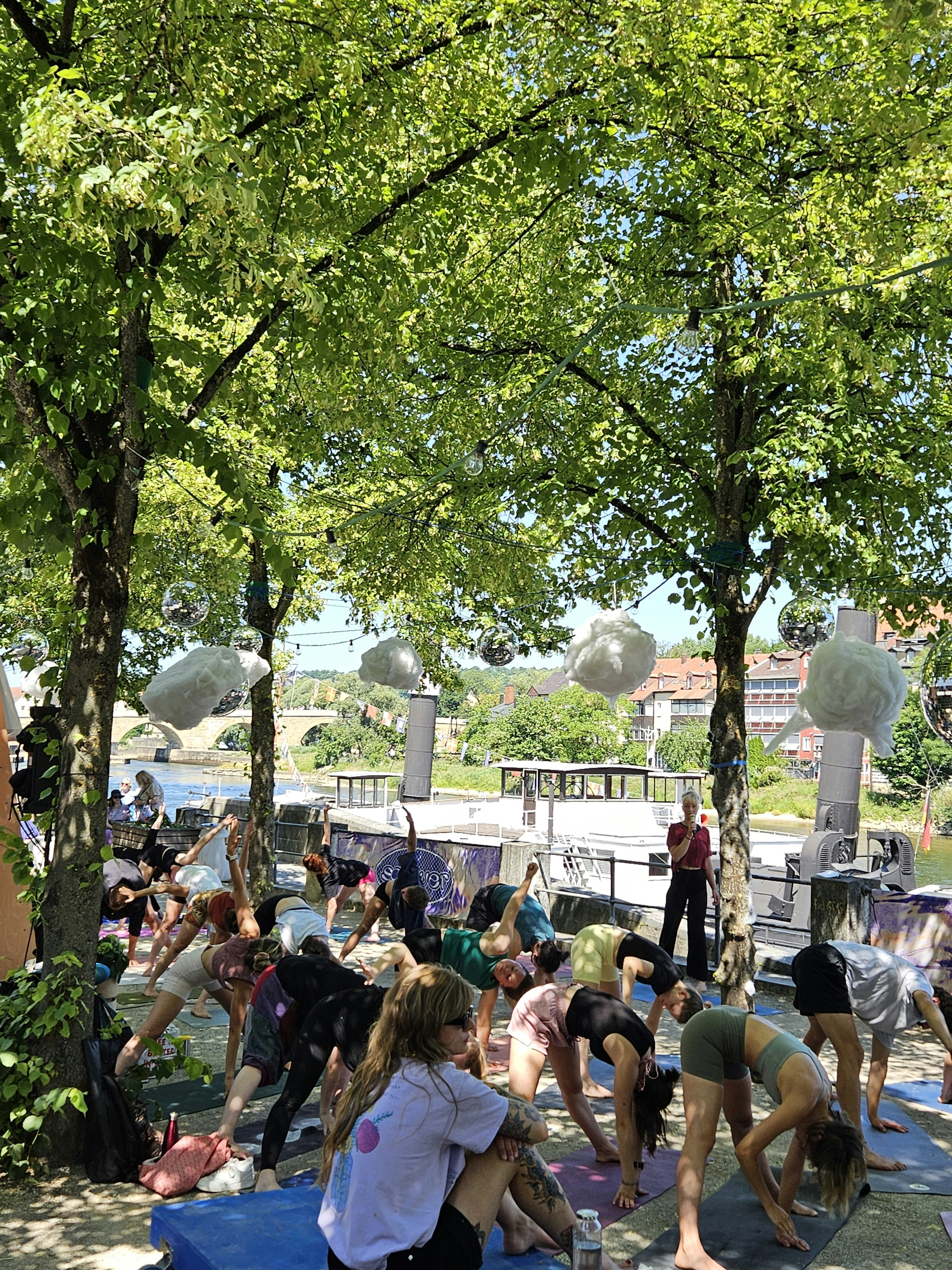 Morgenyoga in der Thundorferstraße an der Schauerbühne